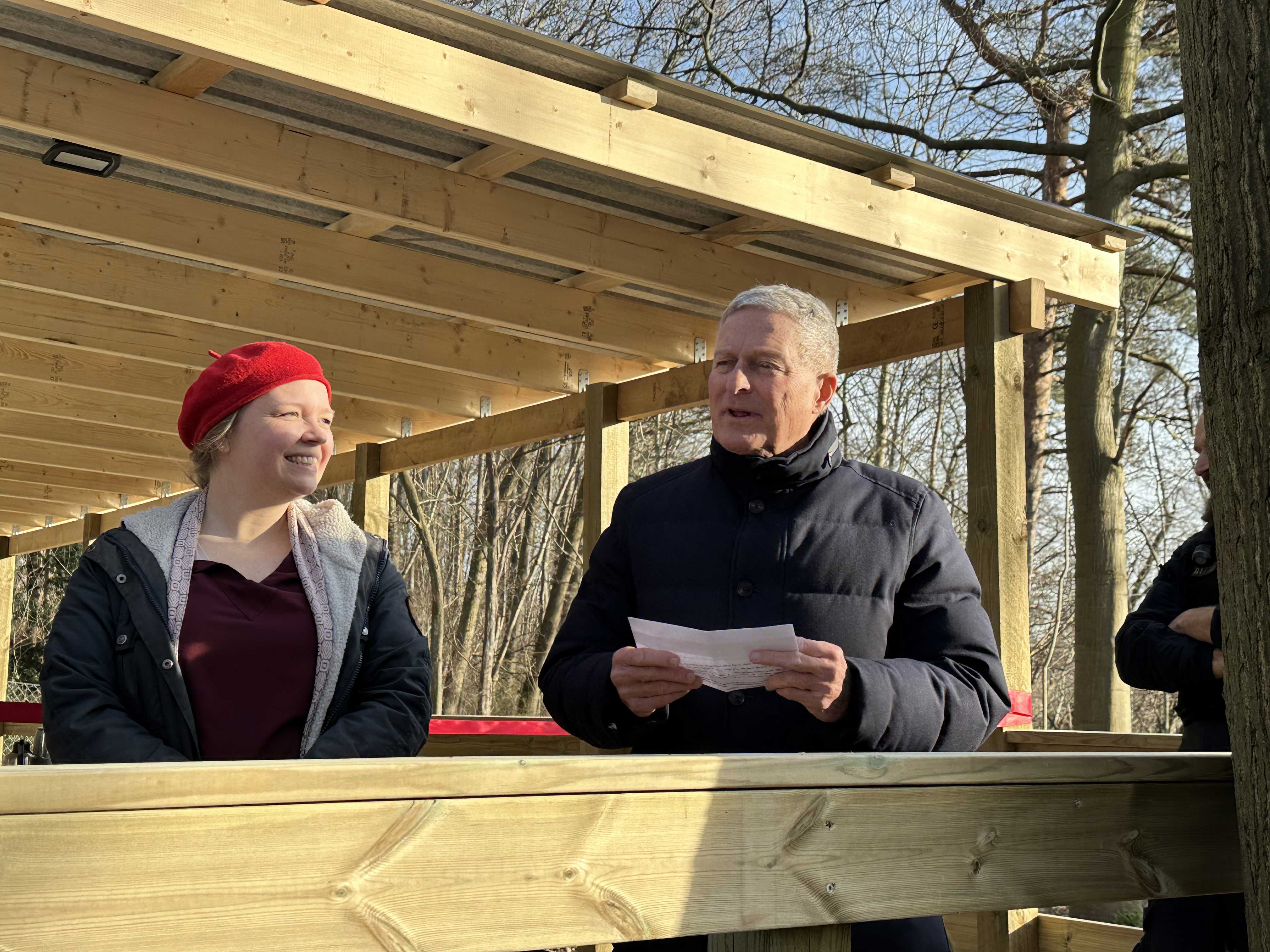 Borgmester Kent Magelund og formand for Social- og Sundhedsudvalget indviede Kravlegården den 29. januar 2024.