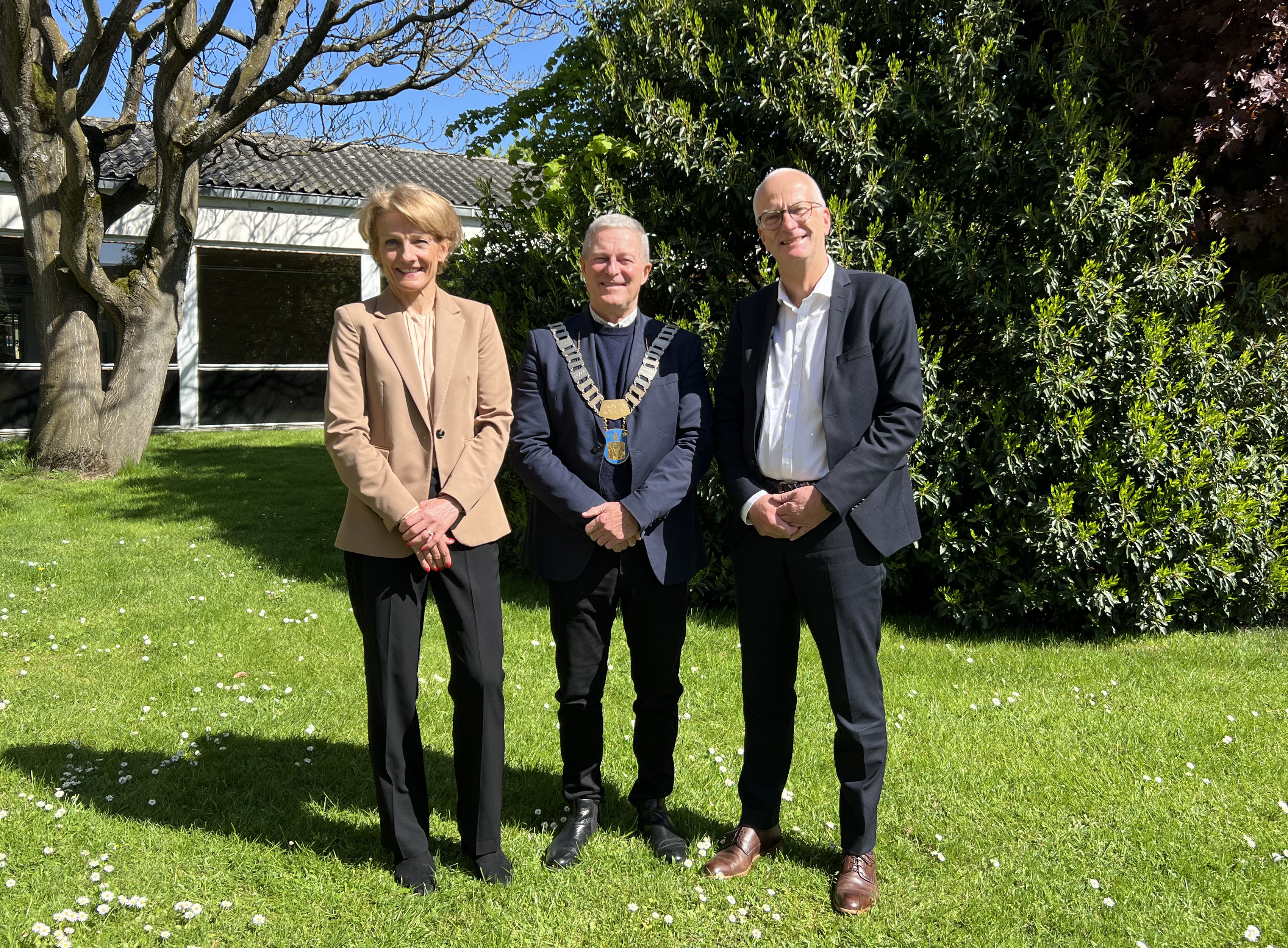 Foto: Anette Christoffersen, direktør Diakonissestiftelsen, Brøndbys borgmester Kent Magelund og Marius Møller, direktør PensionDanmark Ejendomme.